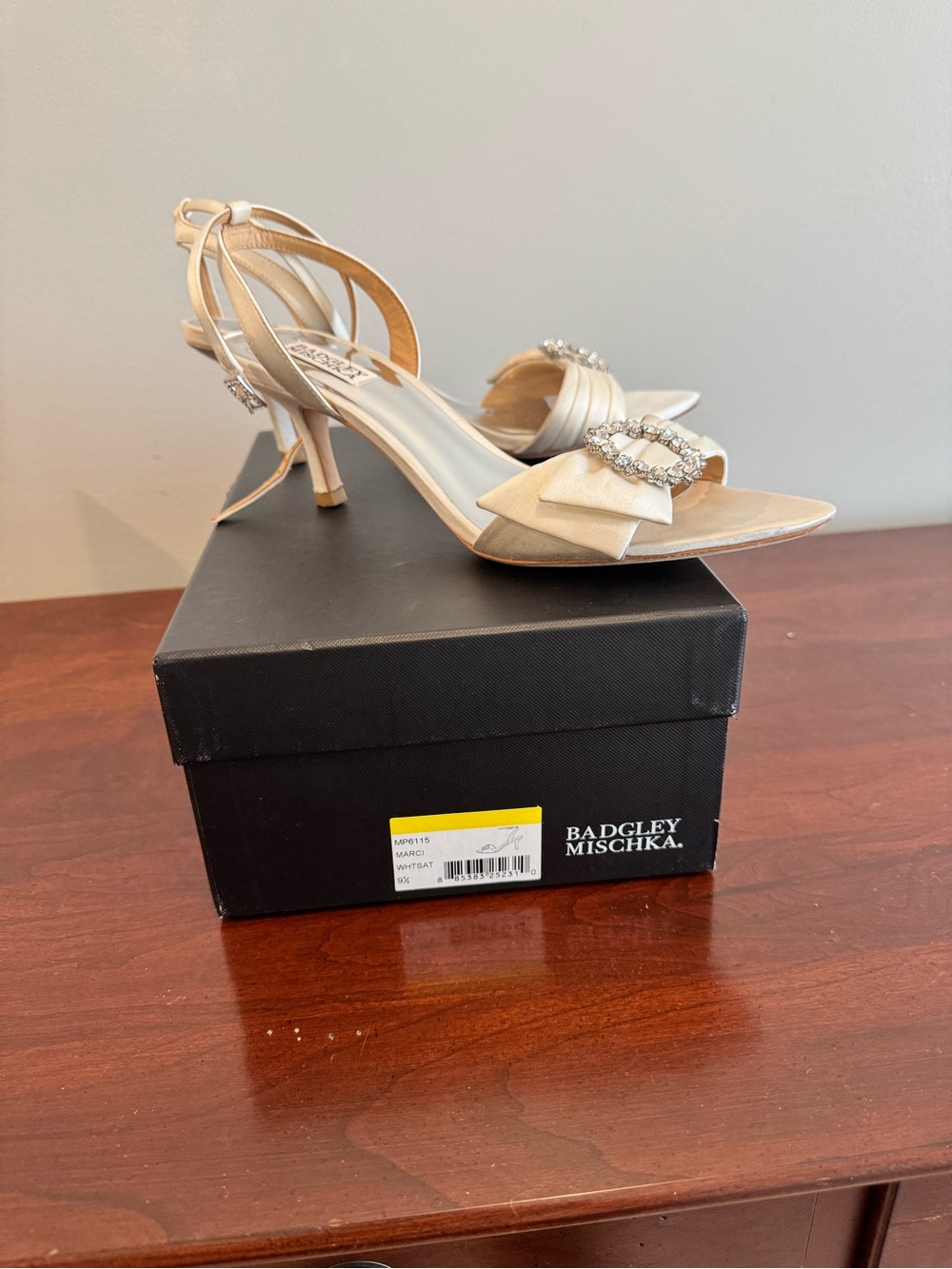 Badgley Mischka white satin dress shoes/sandals.